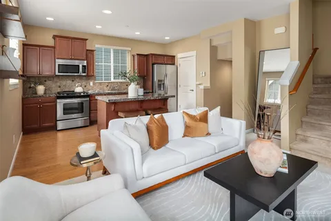 $685,000 | 364 Northeast Darby Lane, Issaquah, WA 98029