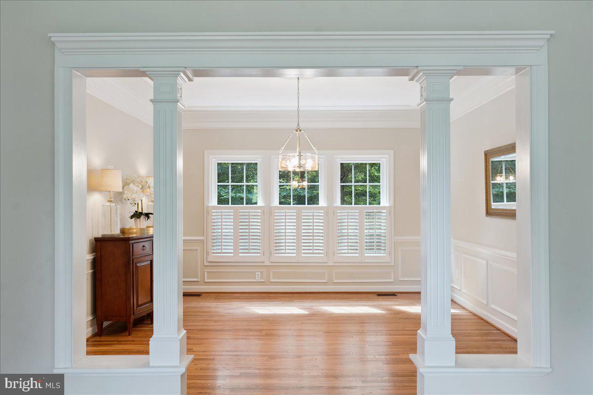 7411 Union Ridge Road Clifton, VA 20124 - Photo 18 of 86 Elegant columns & moldings!