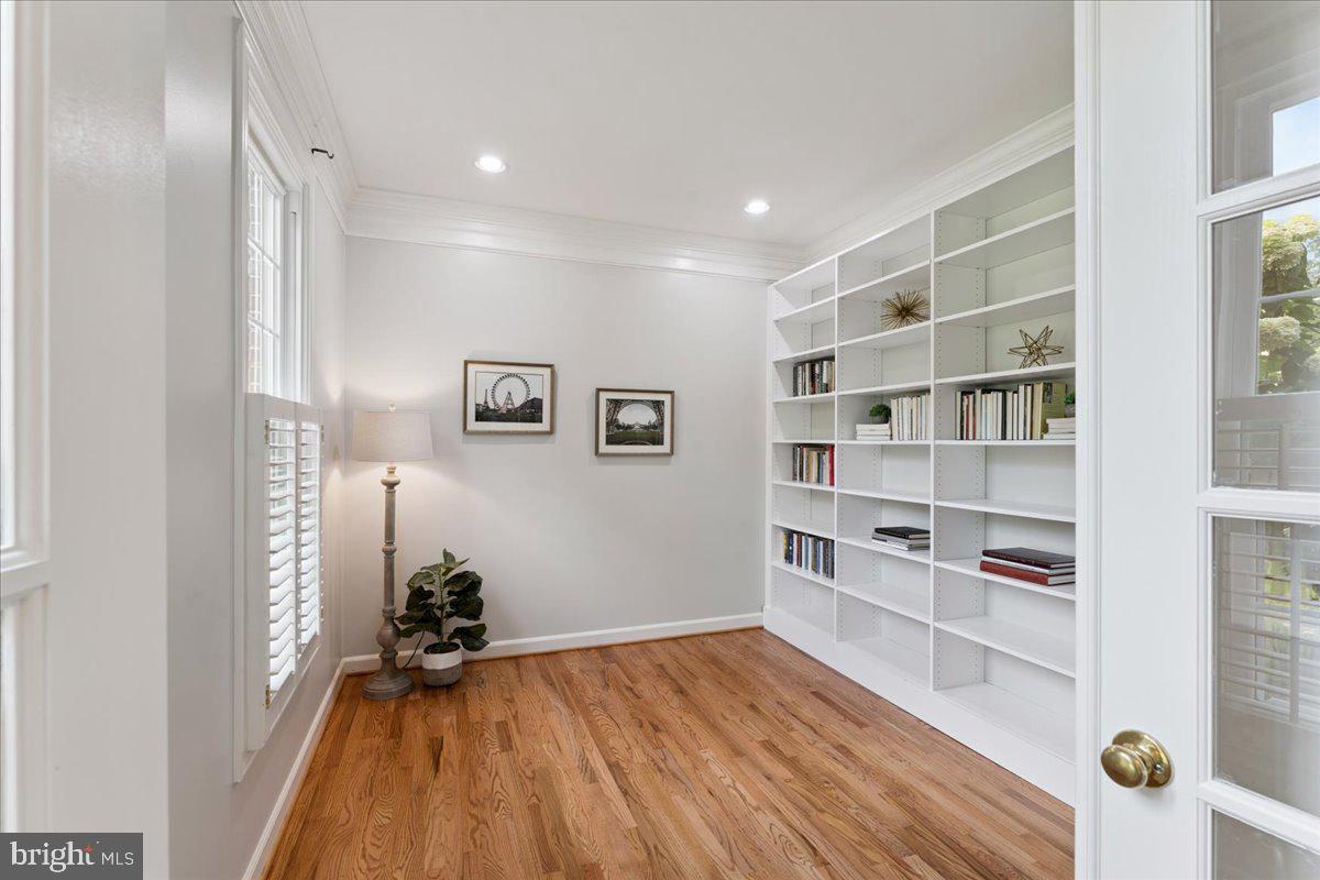 7411 Union Ridge Road Clifton, VA 20124 - Photo 19 of 86 Spacious office and/or library w/french doors!