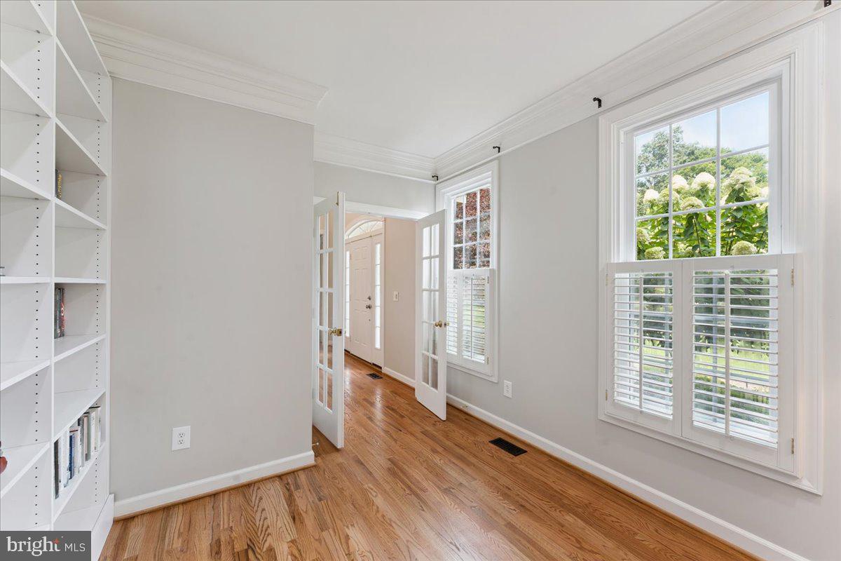 7411 Union Ridge Road Clifton, VA 20124 - Photo 21 of 86 Ideal work-from-home space!