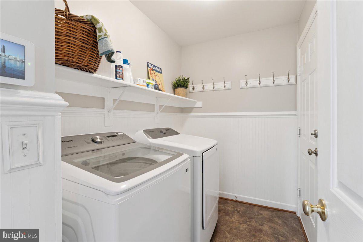 7411 Union Ridge Road Clifton, VA 20124 - Photo 22 of 86 Mud room conveniently located off garage!