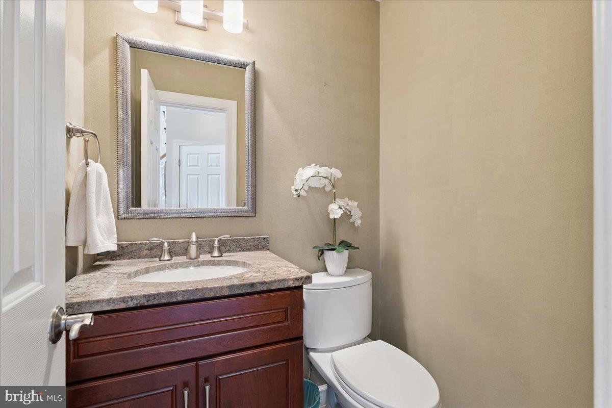 7411 Union Ridge Road Clifton, VA 20124 - Photo 23 of 86 Elegant powder room on main level