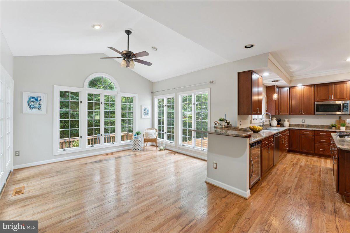 7411 Union Ridge Road Clifton, VA 20124 - Photo 3 of 86 & don't miss the stunning sunroom off kitchen....