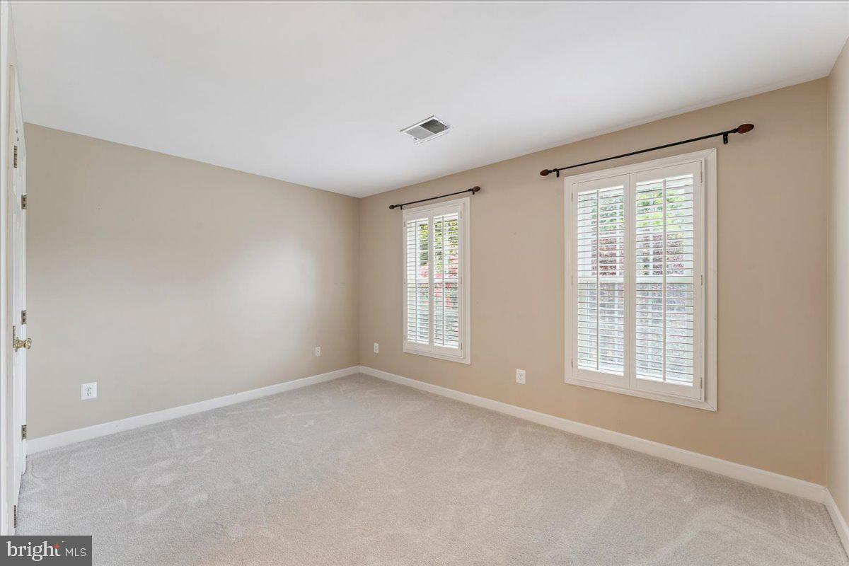 7411 Union Ridge Road Clifton, VA 20124 - Photo 43 of 86 Love the size of these windows!