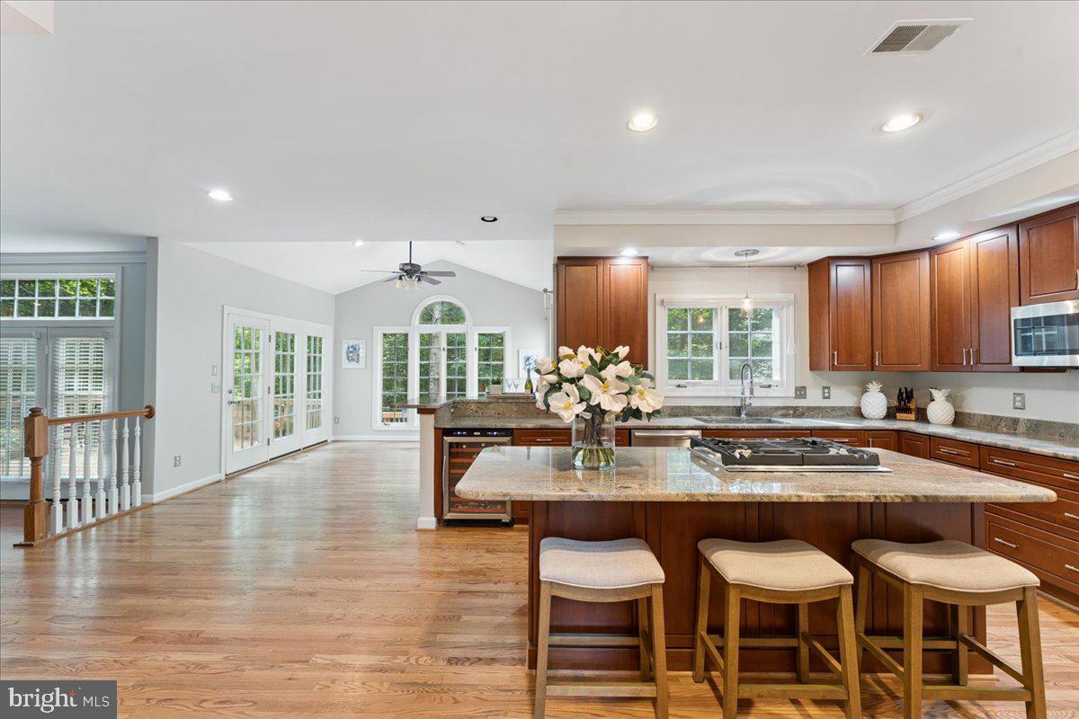 7411 Union Ridge Road Clifton, VA 20124 - Photo 5 of 86 ...lighting up the kitchen...
