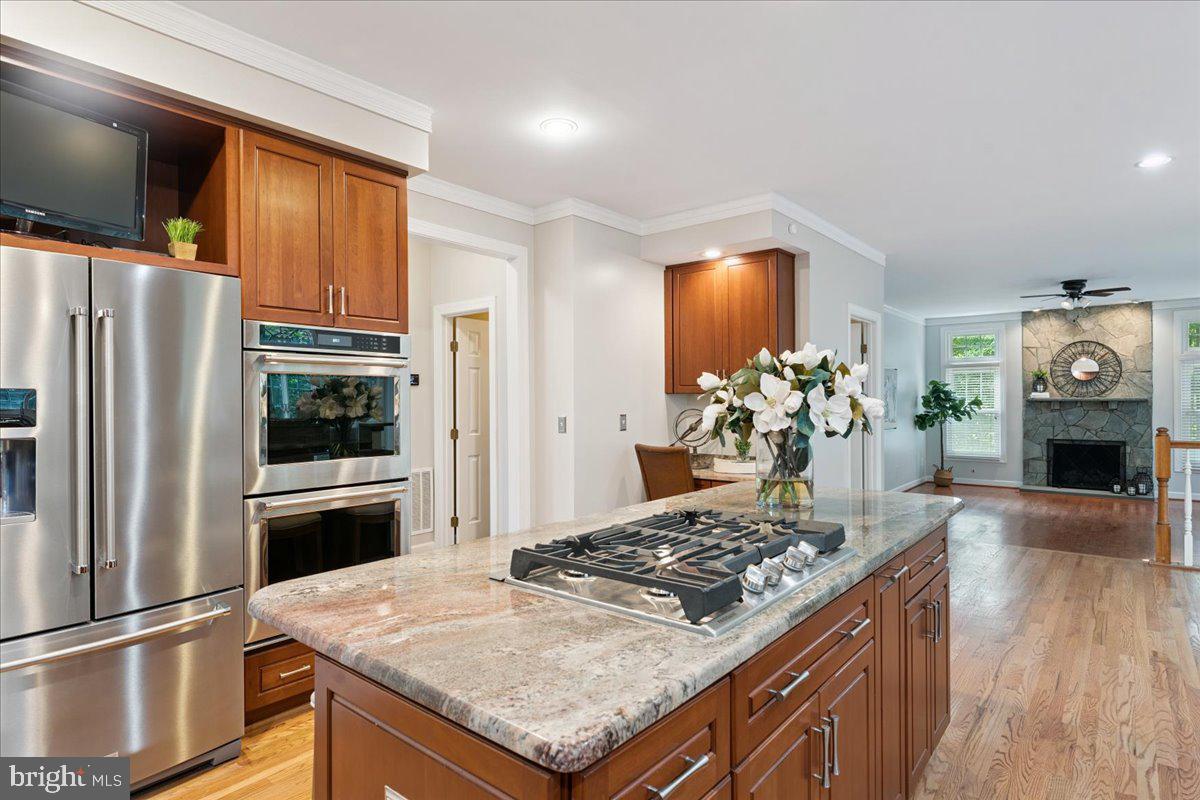 7411 Union Ridge Road Clifton, VA 20124 - Photo 7 of 86 Stainless appliances & huge center island