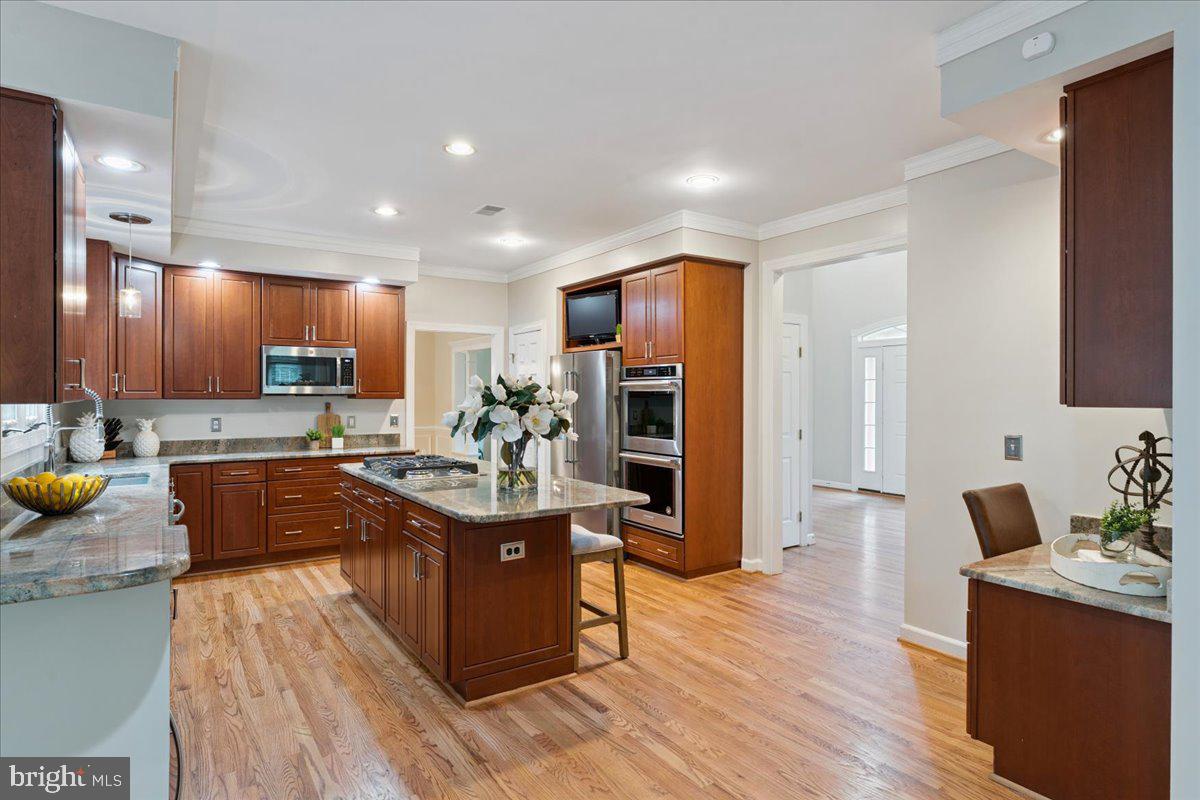 7411 Union Ridge Road Clifton, VA 20124 - Photo 8 of 86 Gas cooktop atop granite topped island
