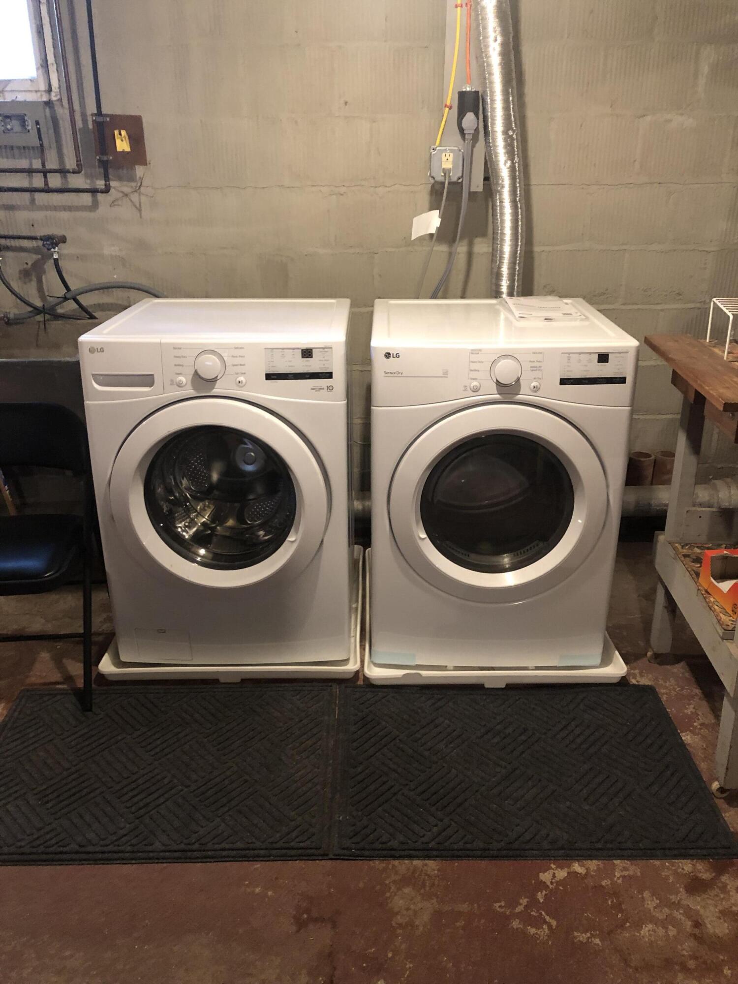 351 Main Street Mexico, ME 04257 - Photo 19 of 32 Washer and Dryer 351 Main St