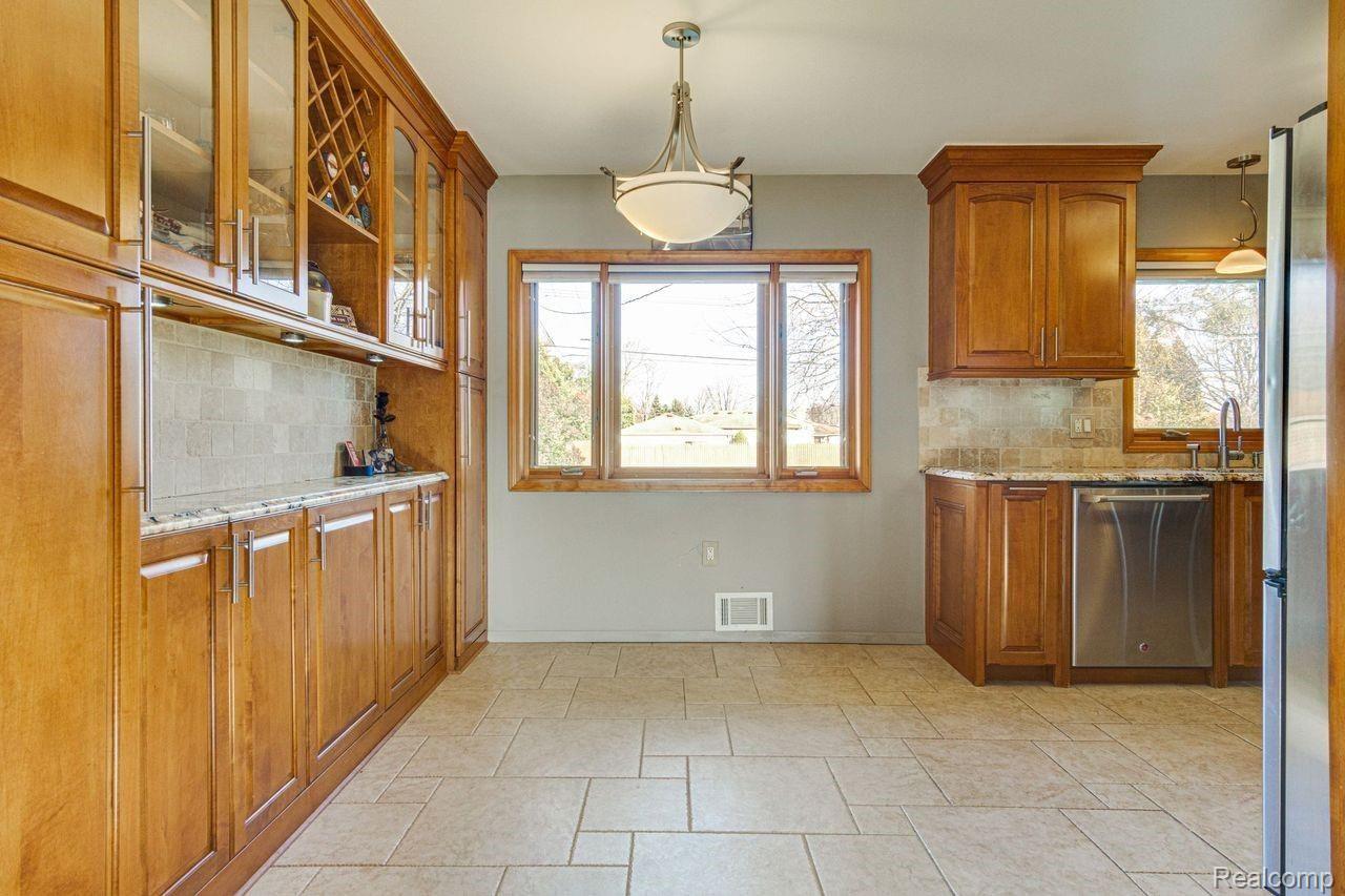 8655 Clinton River Road Sterling Heights, MI 48314 - Photo 15 of 41 8655-15.jpeg