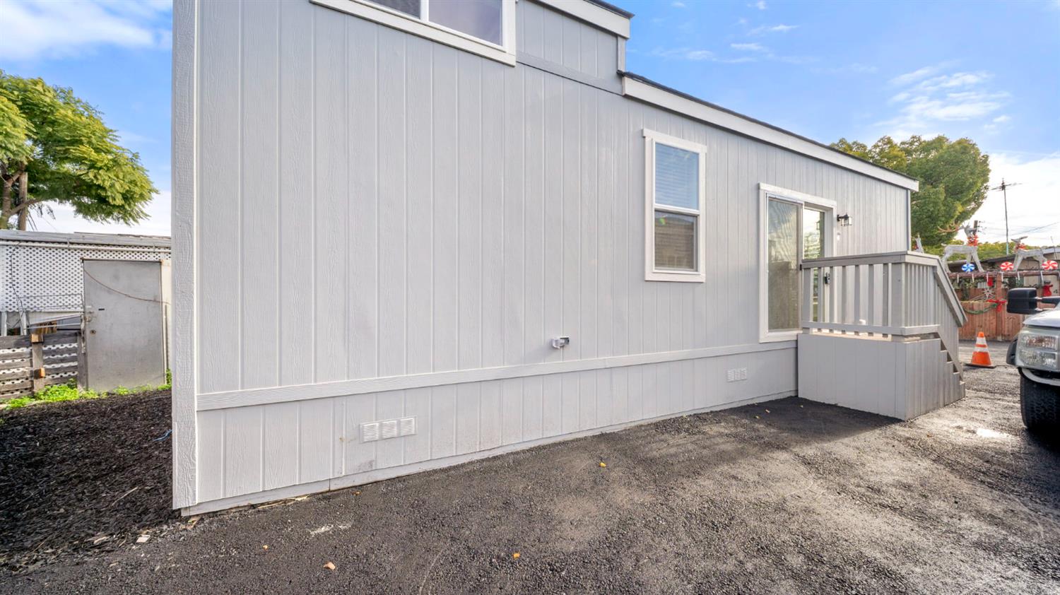 2784 Monterey Road, Unit 48A San Jose, CA 95111 - Photo 5 of 15 a view of an empty room with a window