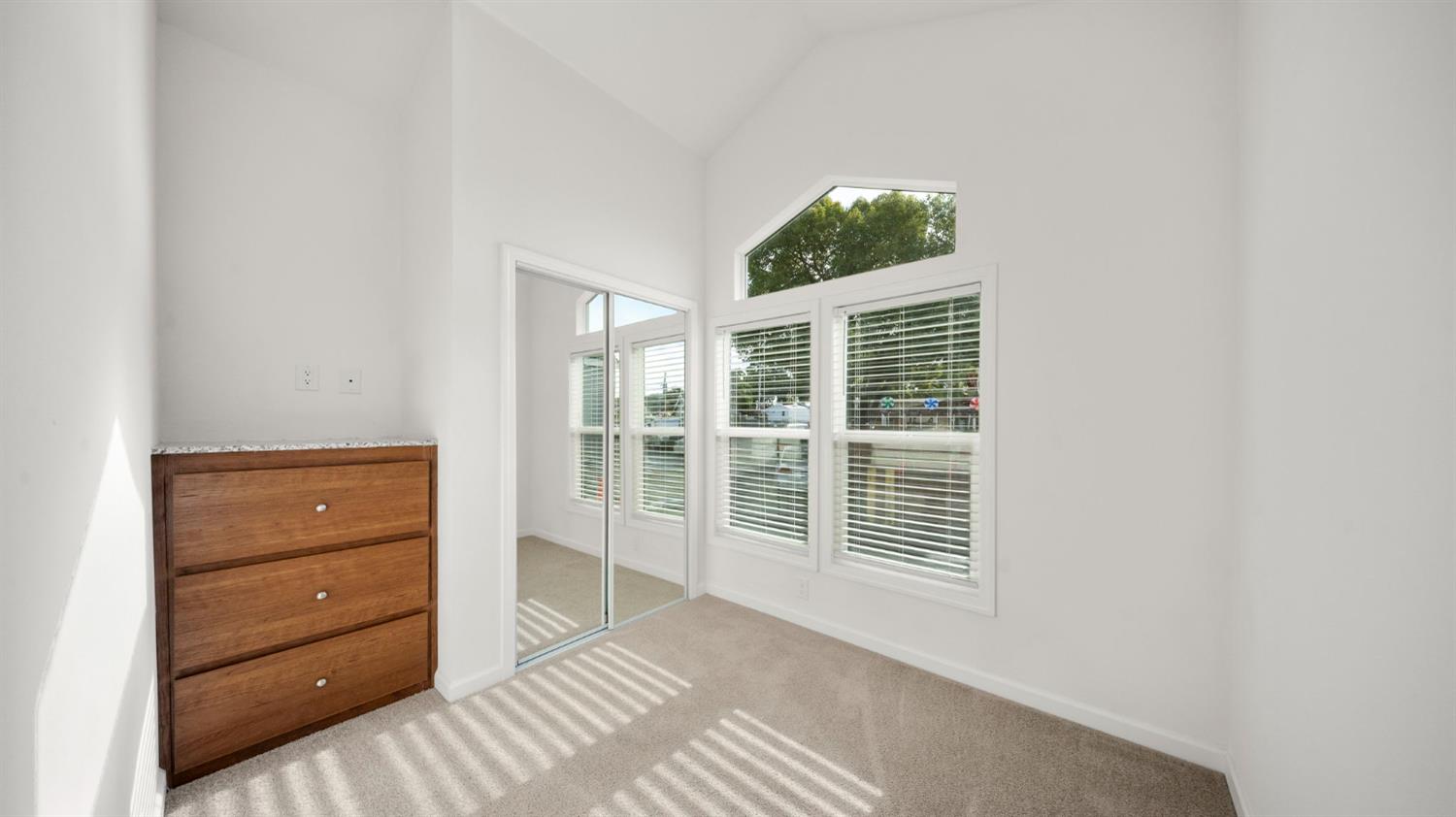 2784 Monterey Road, Unit 48A San Jose, CA 95111 - Photo 8 of 15 a view of a bedroom with windows