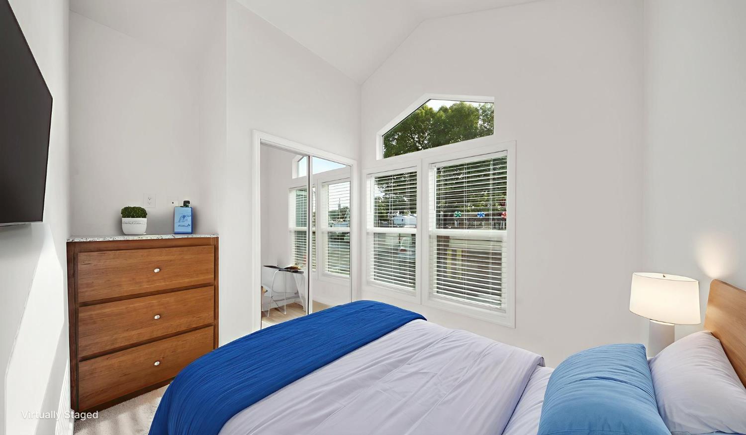 2784 Monterey Road, Unit 48A San Jose, CA 95111 - Photo 9 of 15 a bedroom with a bed and a dresser