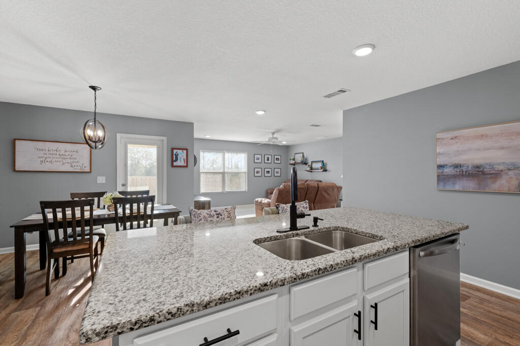 969 Merganser Way Crestview, FL 32539 - Photo 21 of 44 a kitchen with counter top space