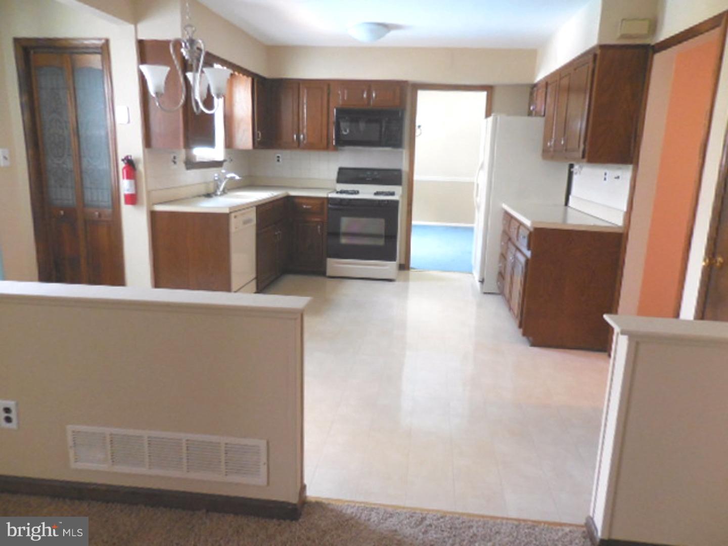 10 Utica Road Evesham, NJ 08053 - Photo 4 of 15