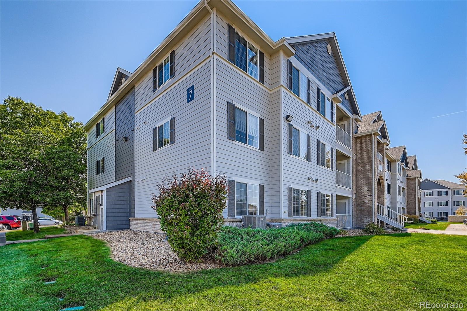 15700 East Jamison Drive, Unit 7101 Englewood, CO 80112 - Photo 24 of 31 a view of a building with a yard