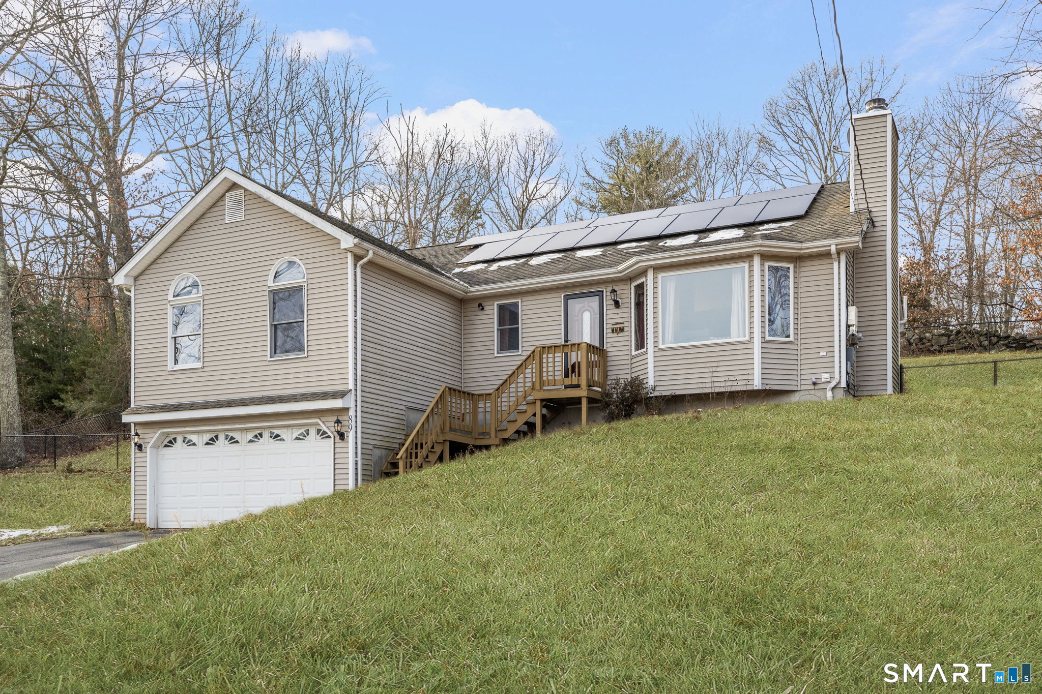 a view of a house with backyard