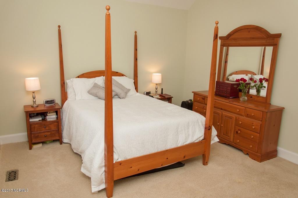 117 Bay Ridge Chocowinity, NC 27817 - Photo 17 of 38 016 Master BR