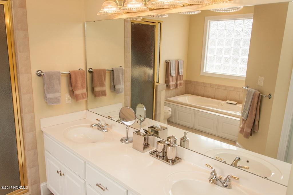 117 Bay Ridge Chocowinity, NC 27817 - Photo 18 of 38 017 Master Bath