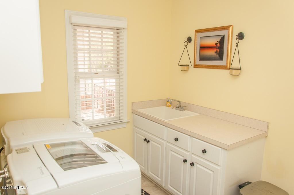 117 Bay Ridge Chocowinity, NC 27817 - Photo 28 of 38 027 Laundry