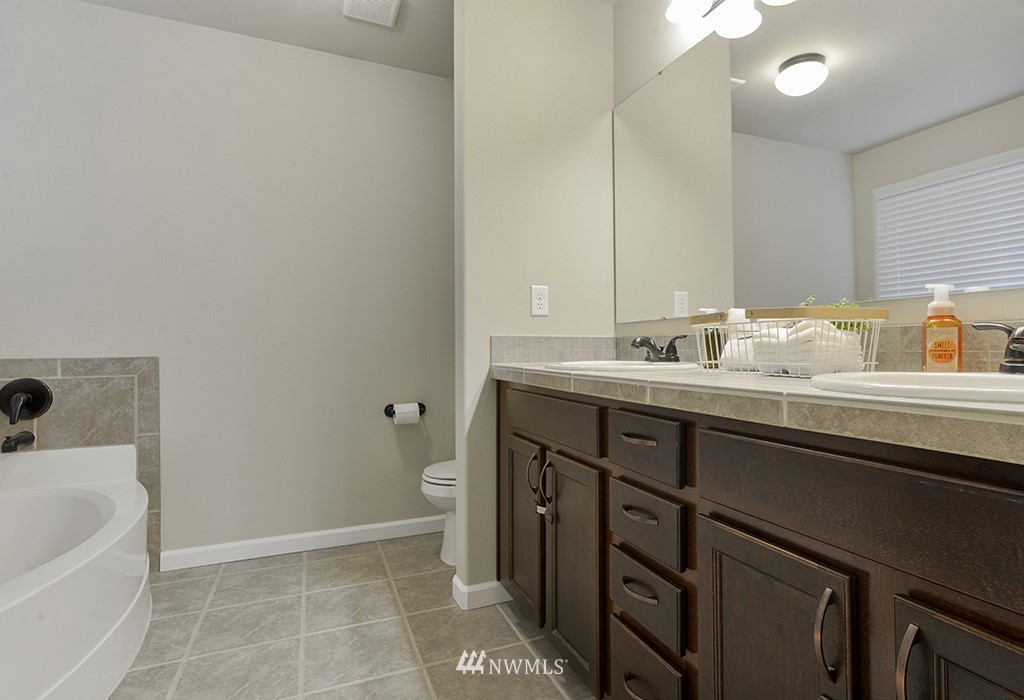 1735 Queen Court Northeast Renton, WA 98056 - Photo 15 of 25 Gallery Image 15