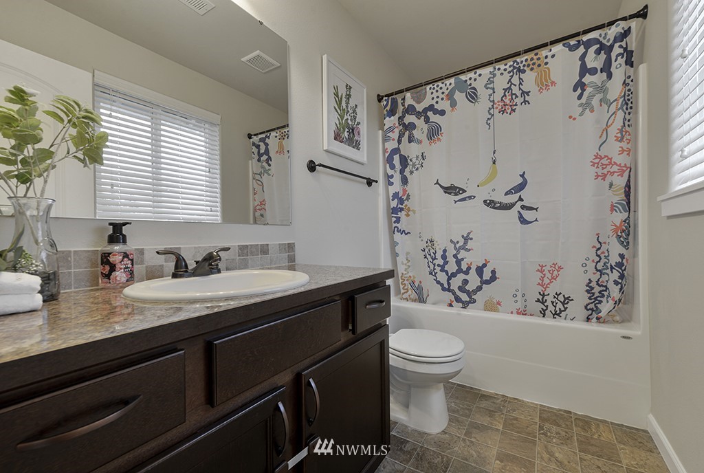1735 Queen Court Northeast Renton, WA 98056 - Photo 16 of 25 Gallery Image 16