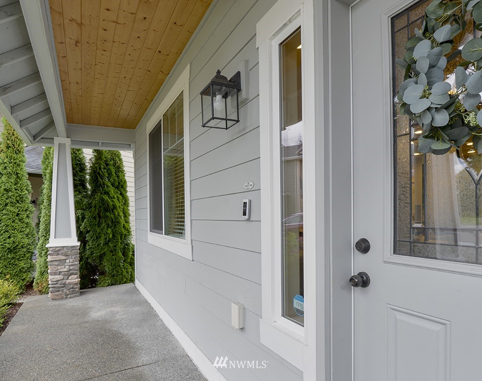 1735 Queen Court Northeast Renton, WA 98056 - Photo 3 of 25 Gallery Image 3