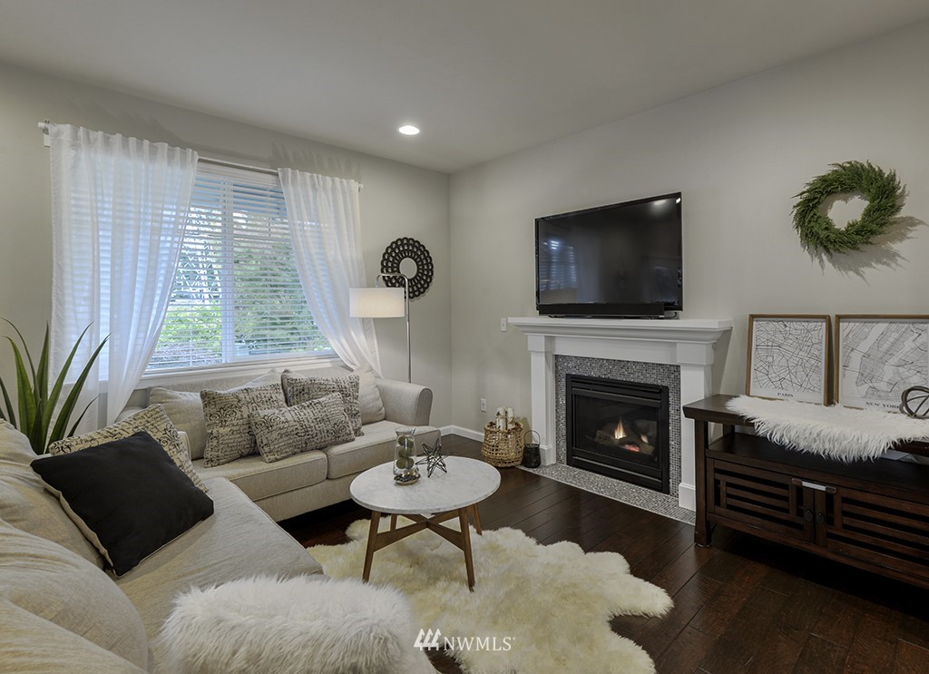 1735 Queen Court Northeast Renton, WA 98056 - Photo 7 of 25 Gallery Image 7