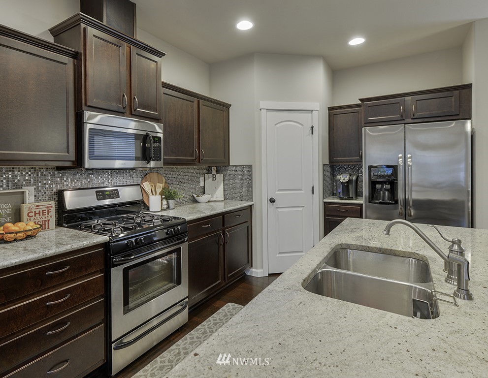 1735 Queen Court Northeast Renton, WA 98056 - Photo 9 of 25 Gallery Image 9