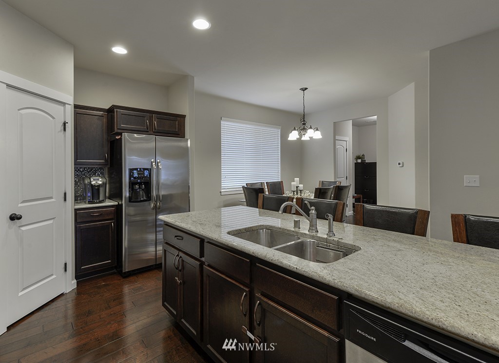 1735 Queen Court Northeast Renton, WA 98056 - Photo 10 of 25 Gallery Image 10