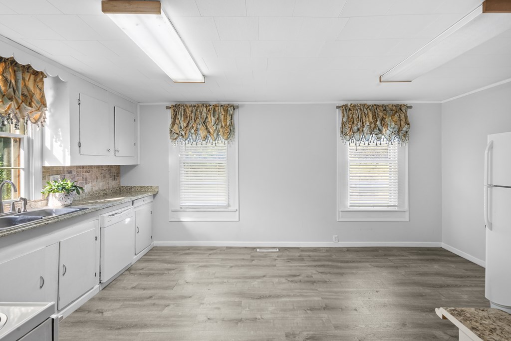 3526 Old Calhoun Falls Road Abbeville, SC 29620 - Photo 22 of 49 KITCHEN