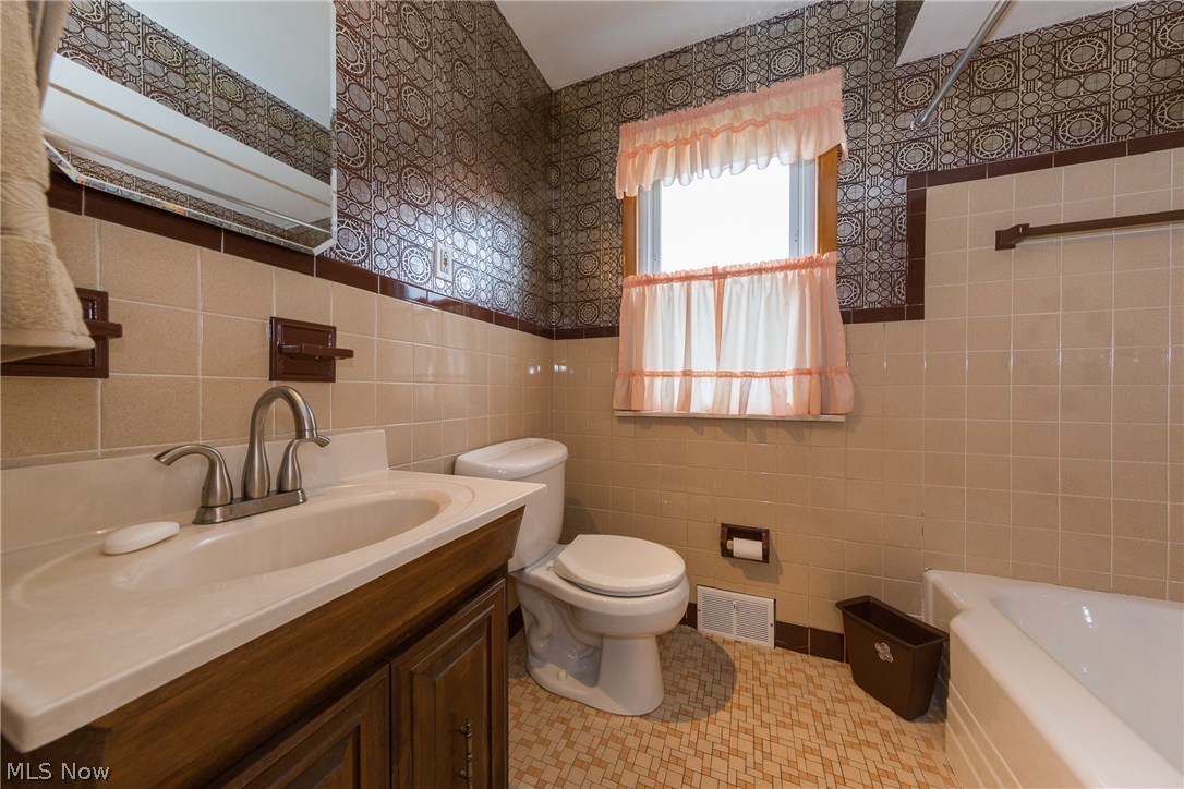 3829 Mayfield Road Cleveland Heights, OH 44121 - Photo 16 of 35