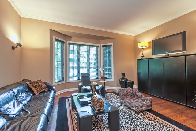 610 South Ridge Road Lake Forest, IL 60045 - Photo 12 of 24 a living room with furniture and a window