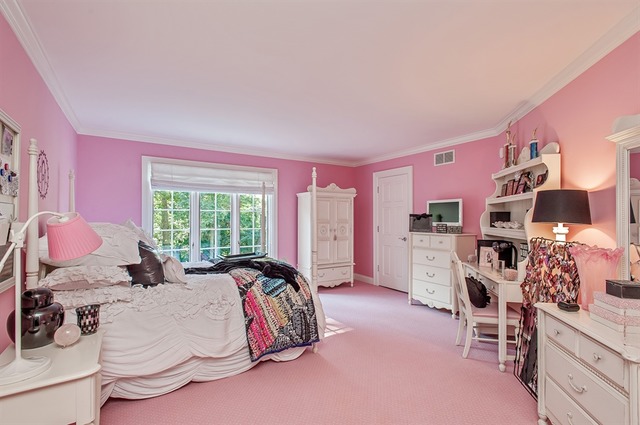 610 South Ridge Road Lake Forest, IL 60045 - Photo 17 of 24 a bed room with a bed and a chair