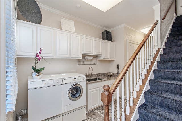 610 South Ridge Road Lake Forest, IL 60045 - Photo 20 of 24 a utility room with sink dryer and washer