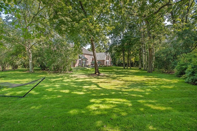 610 South Ridge Road Lake Forest, IL 60045 - Photo 24 of 24 a backyard of a house with lots of green space