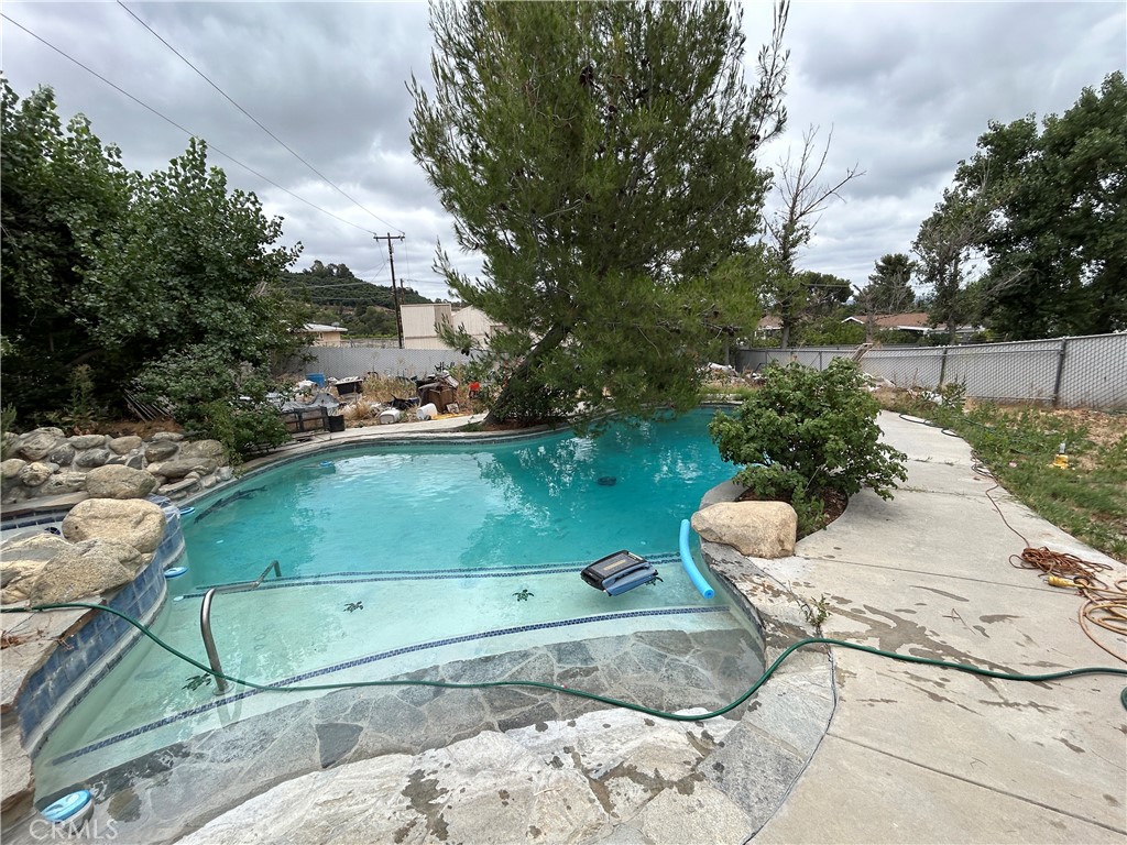 549 Reservoir Road Mentone, CA 92359 - Photo 2 of 6