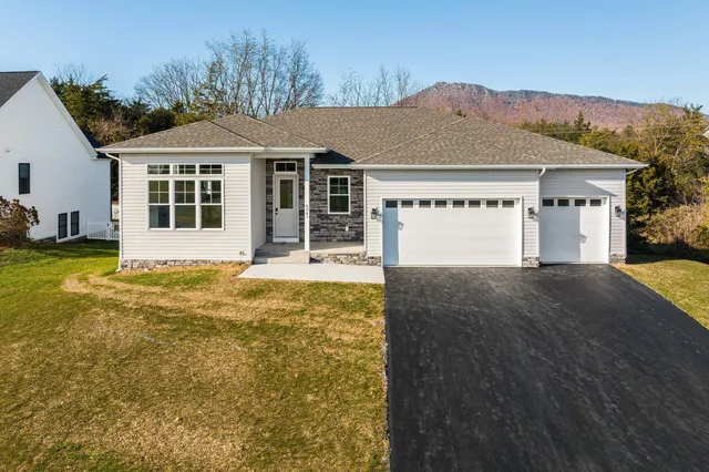 a view of a entryway of the house