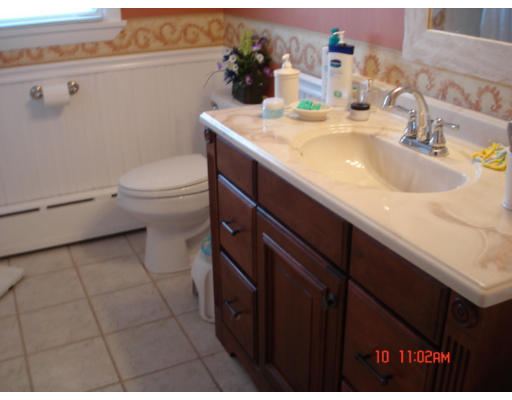 88 Grattan Street Fall River, MA 02721 - Photo 4 of 9