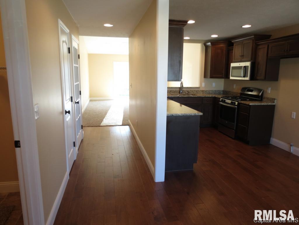 632 Racastle Road Chatham, IL 62629 - Photo 3 of 14 Gallery Image 3