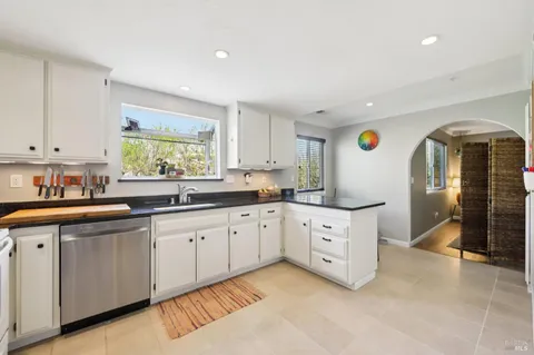 $629,000 | 6 Acorn Circle, Petaluma, CA 94952