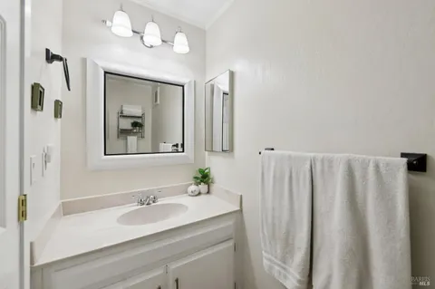 $629,000 | 6 Acorn Circle, Petaluma, CA 94952