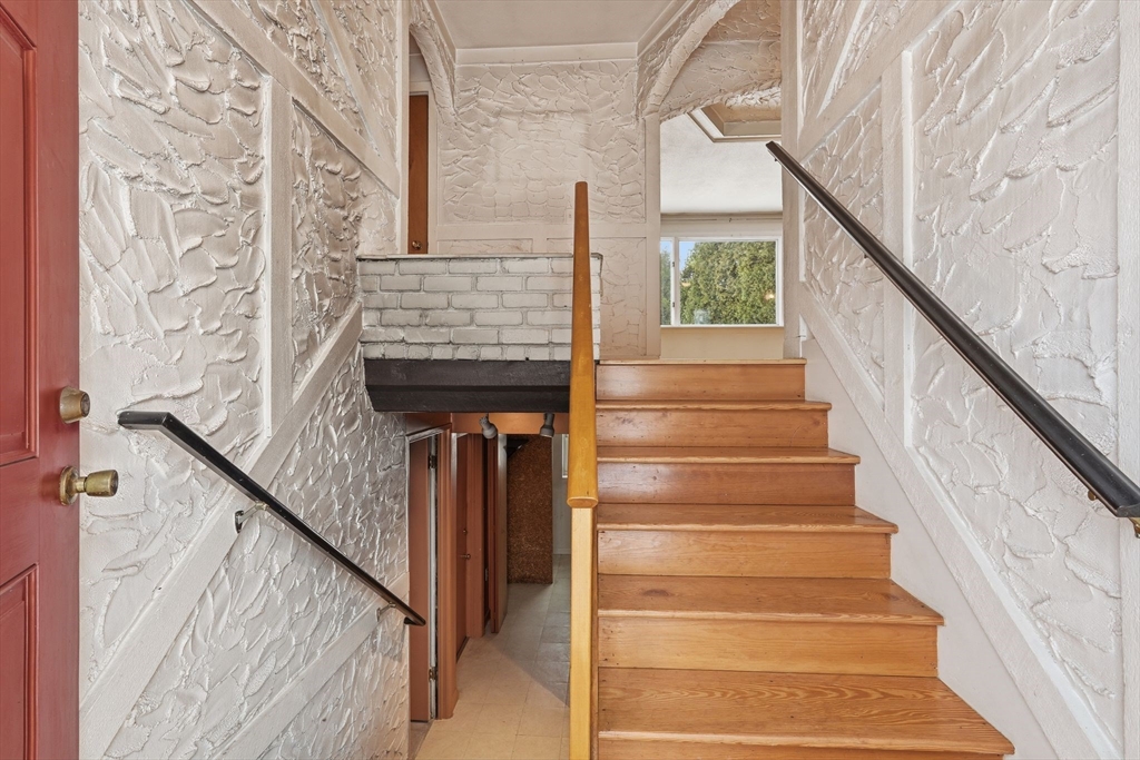 105 Pomeroy Lane Amherst, MA 01002 - Photo 7 of 40 a view of entryway