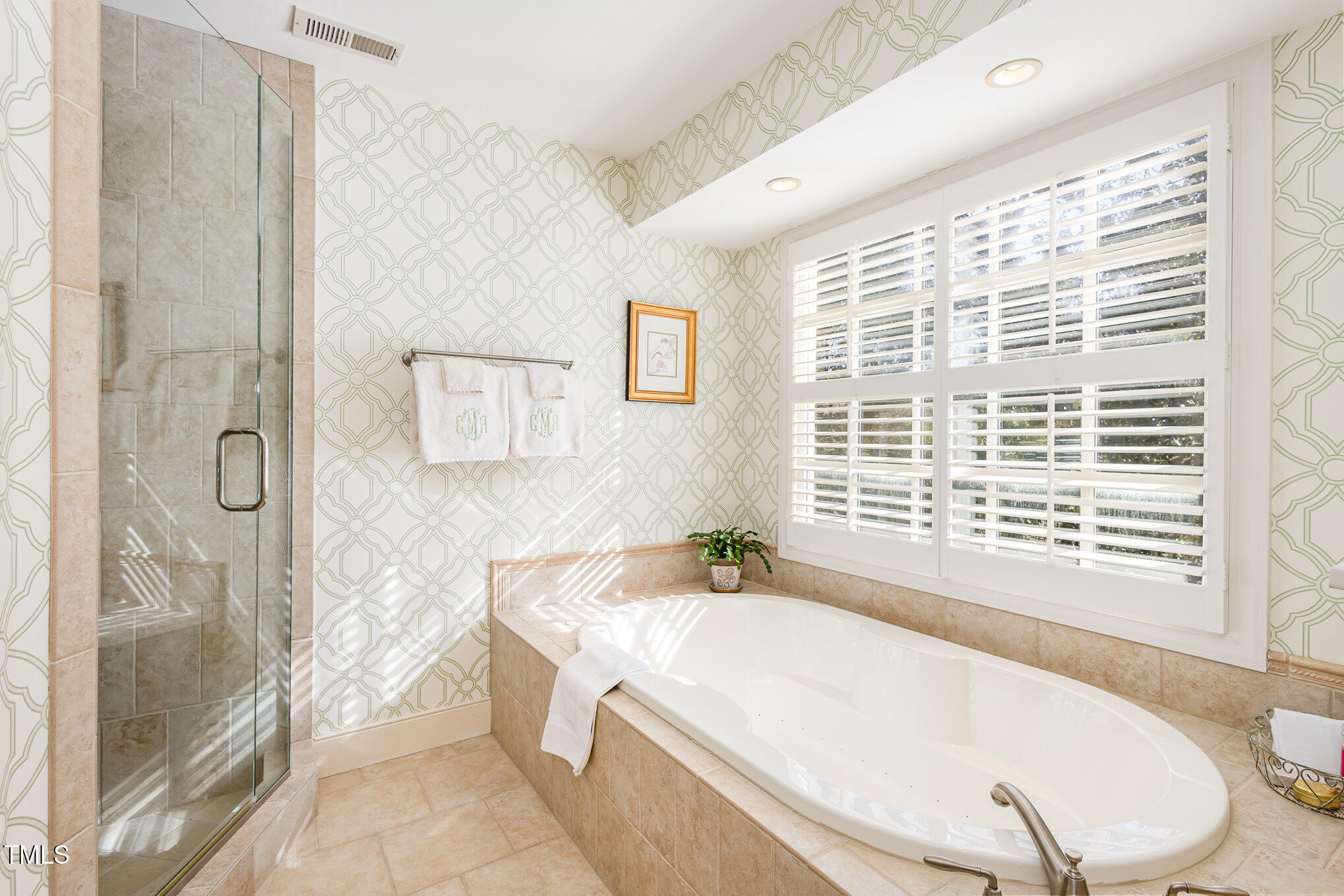 1420 Dogwood Lane Raleigh, NC 27607 - Photo 21 of 37 a spacious bathroom with sink and a bathtub