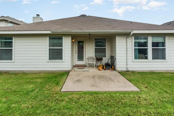a view of outdoor space yard and front view of a house