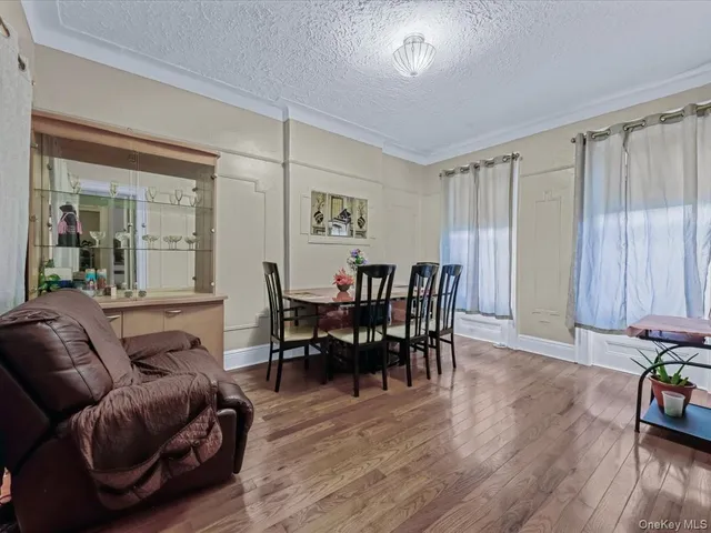 a view of a livingroom and dining room