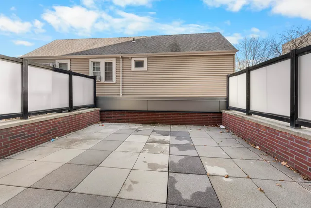 a view of a yard with a house