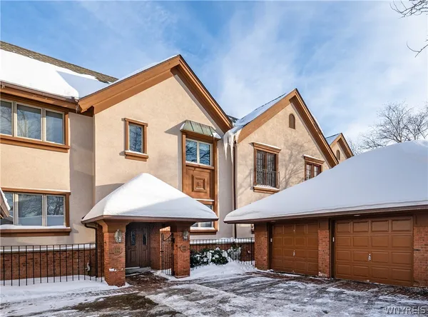 $669,000 | 182 Castlebrooke Lane, Amherst, NY 14221