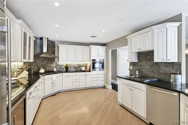 $669,000 | 182 Castlebrooke Lane, Amherst, NY 14221