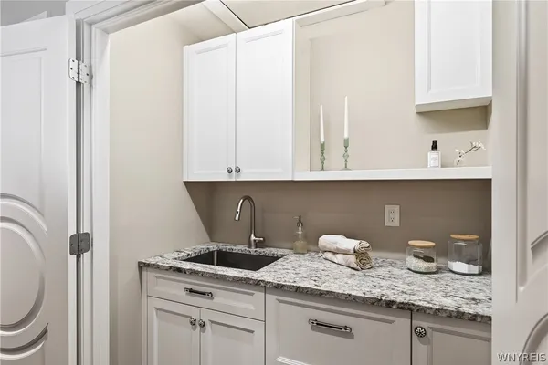 $669,000 | 182 Castlebrooke Lane, Amherst, NY 14221