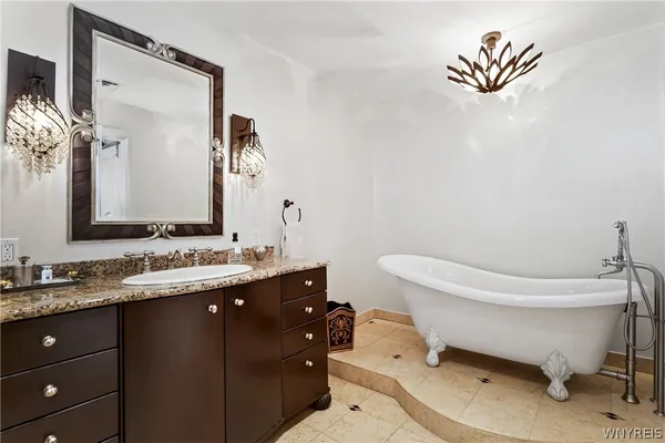 $669,000 | 182 Castlebrooke Lane, Amherst, NY 14221